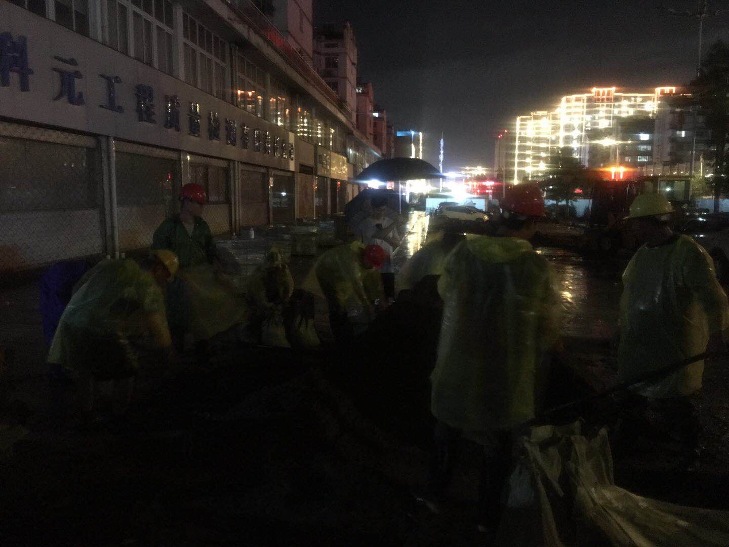 抗洪搶險在一線——記屯溪城建投公司抗洪搶險突擊隊(duì)