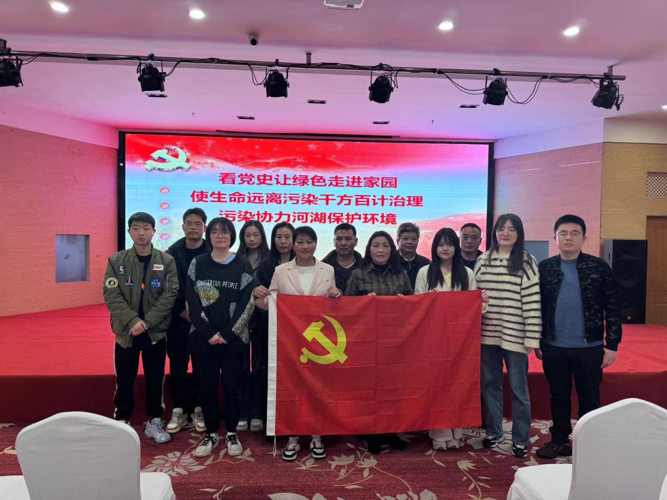 踐行綠色發(fā)展，傳承護水精神——屯溪區(qū)國投集團黨委組織觀看生態(tài)主題電影《瀏陽河上》